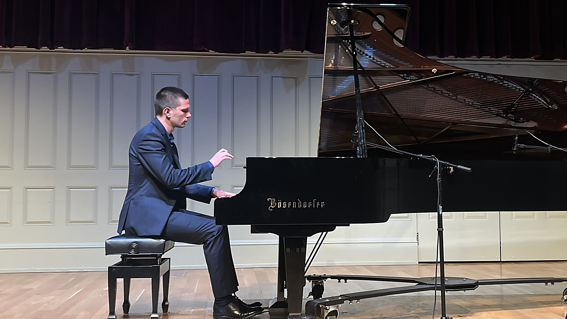 Francois Hildebrandt at the piano